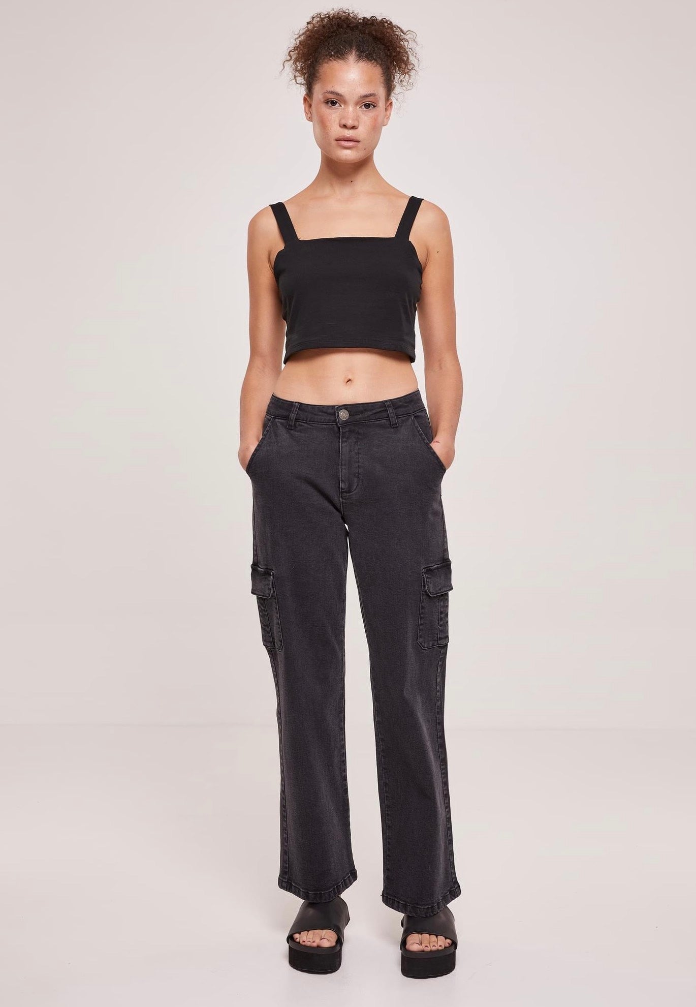 Urban Classics - Ladies High Waist Straight Cargo Black Washed - Jeans