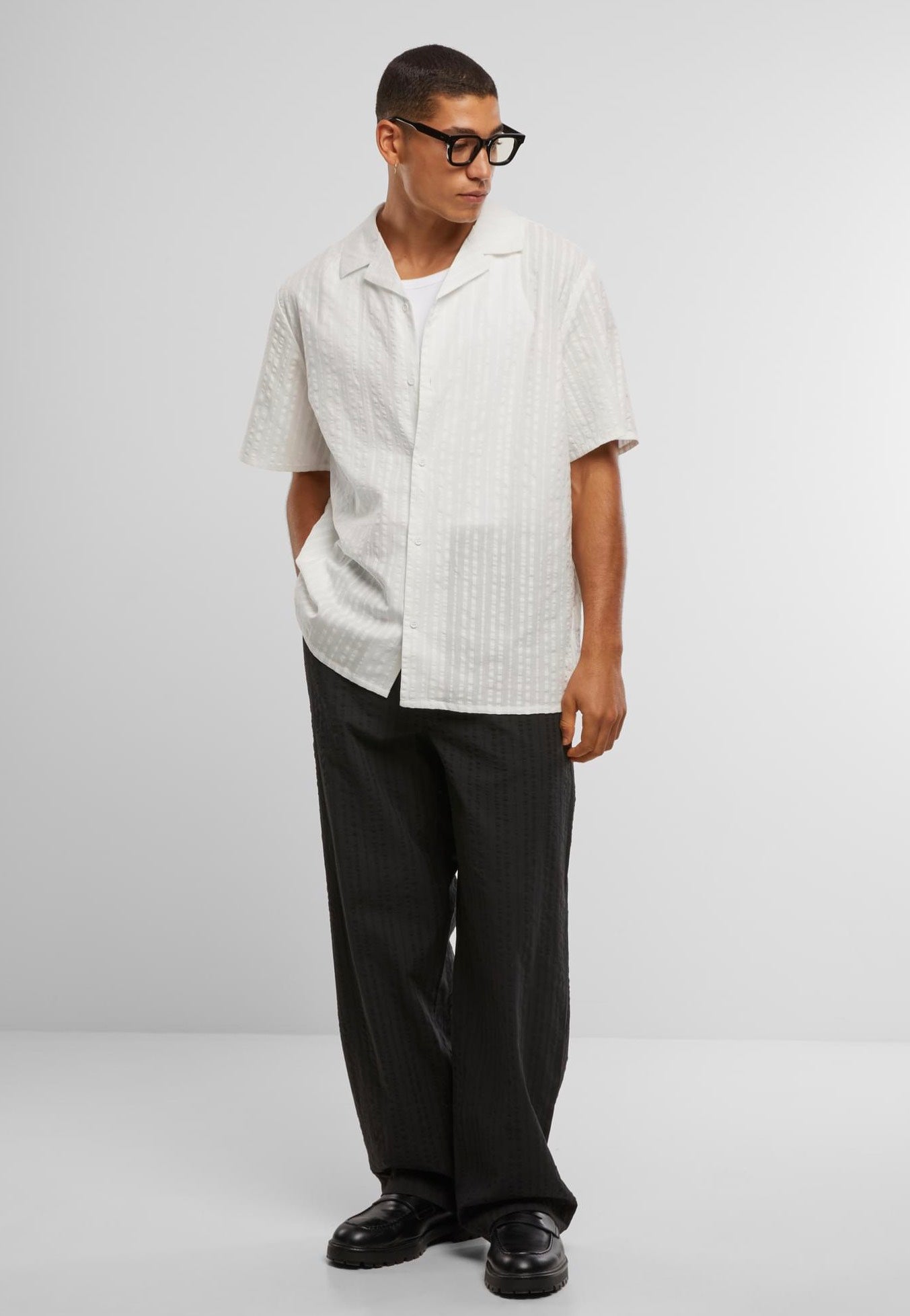 Urban Classics - Loose Seersucker Black - Pants | Men-Image