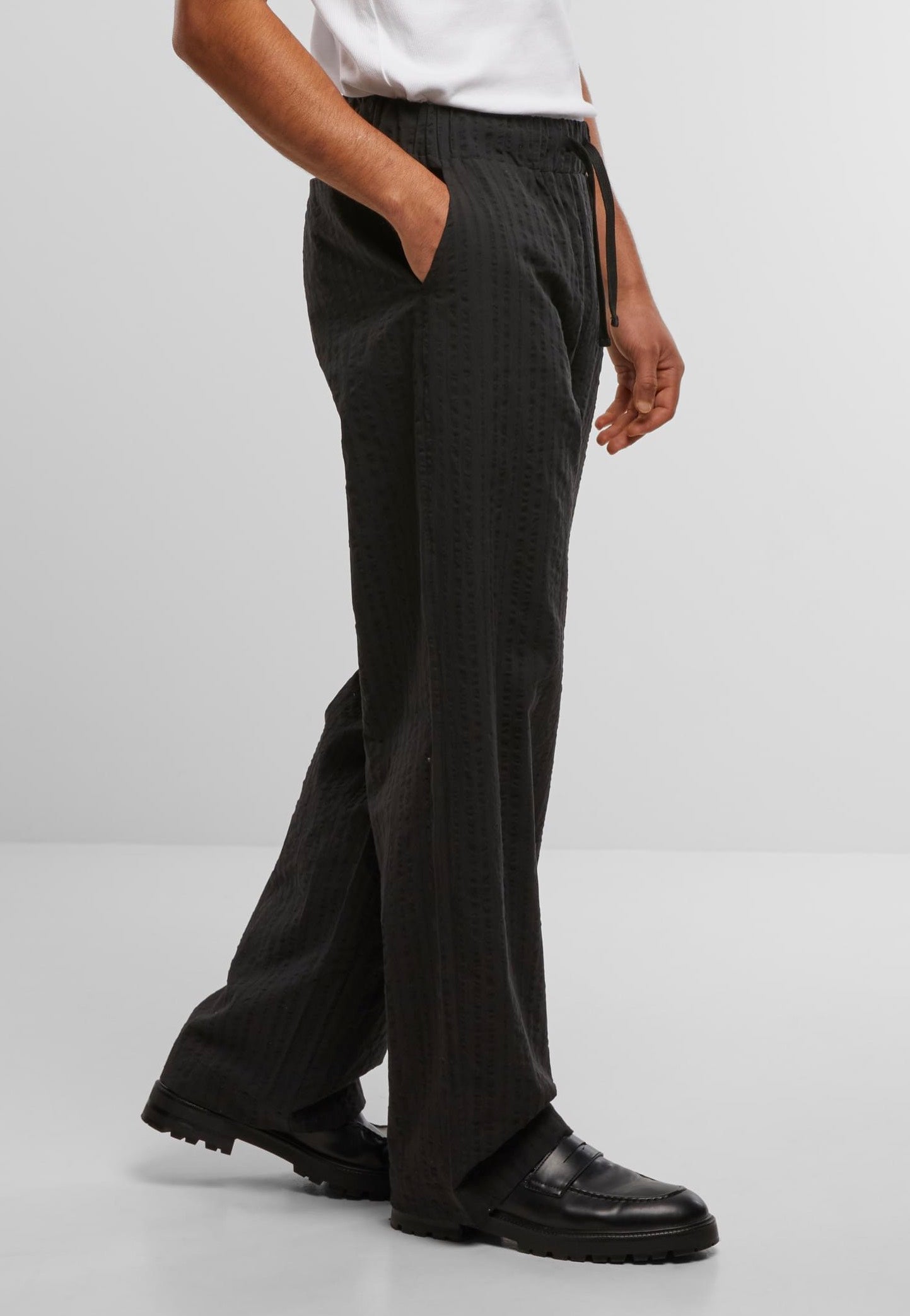 Urban Classics - Loose Seersucker Black - Pants | Men-Image