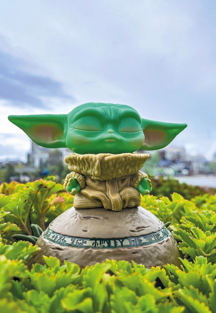 The Mandalorian - The Child Using the Force POP! Deluxe - Funko Pop | Neutral-Image