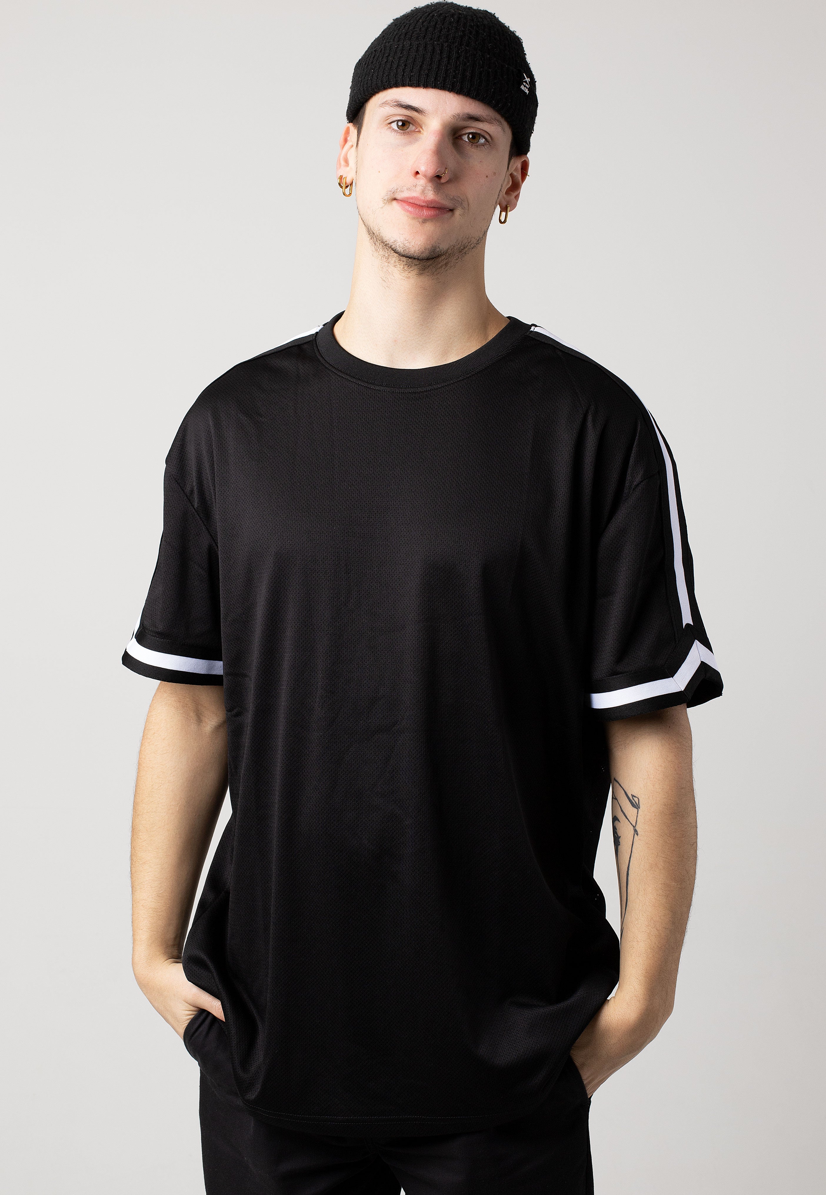 トップス MAZZ t-shirt black/white Urban Classics - Oversized Stripes Mesh Black - T-Shirt | Nuclear
