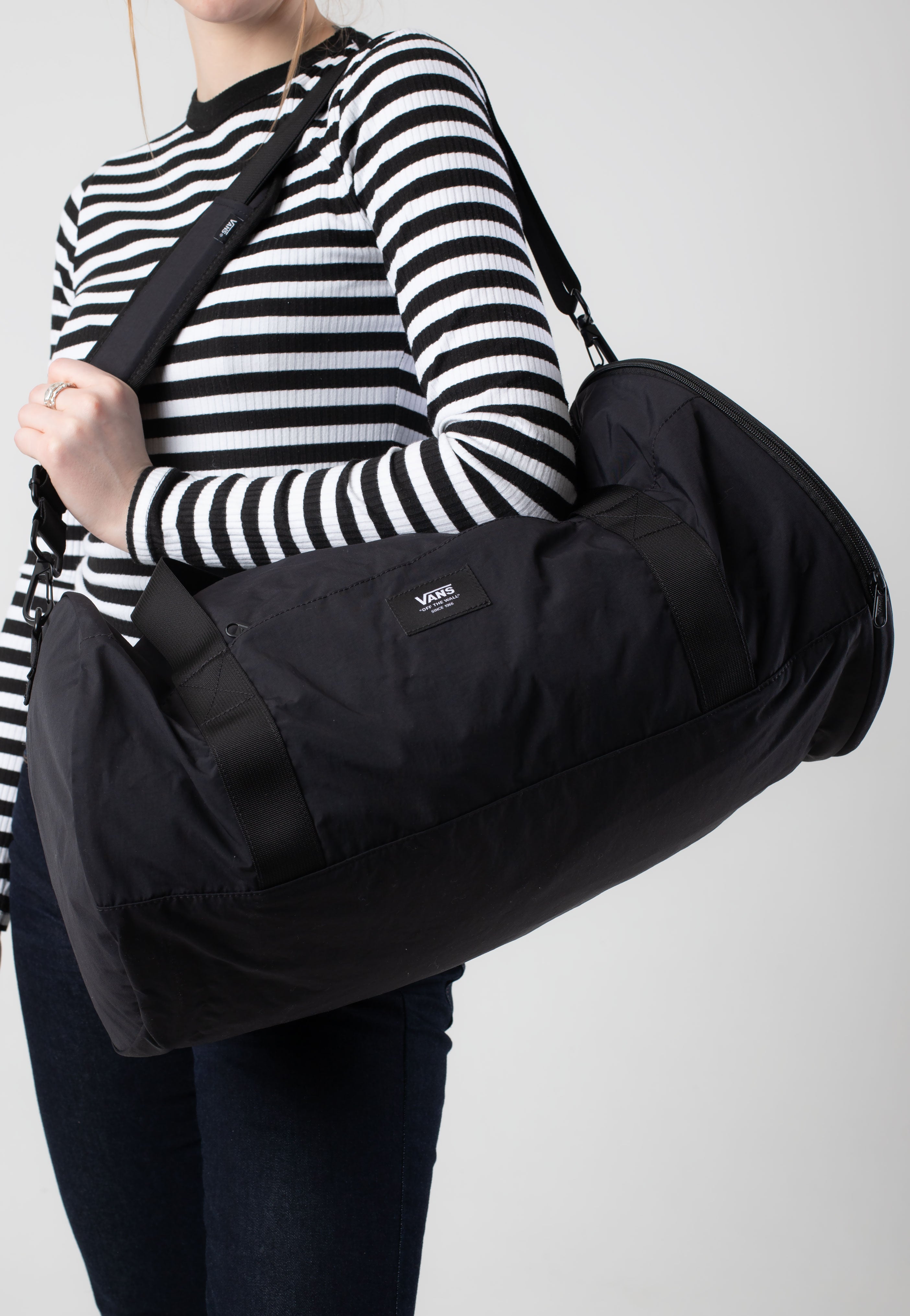 Vans - Barreled Duffel Black - Dufflebag | Neutral-Image