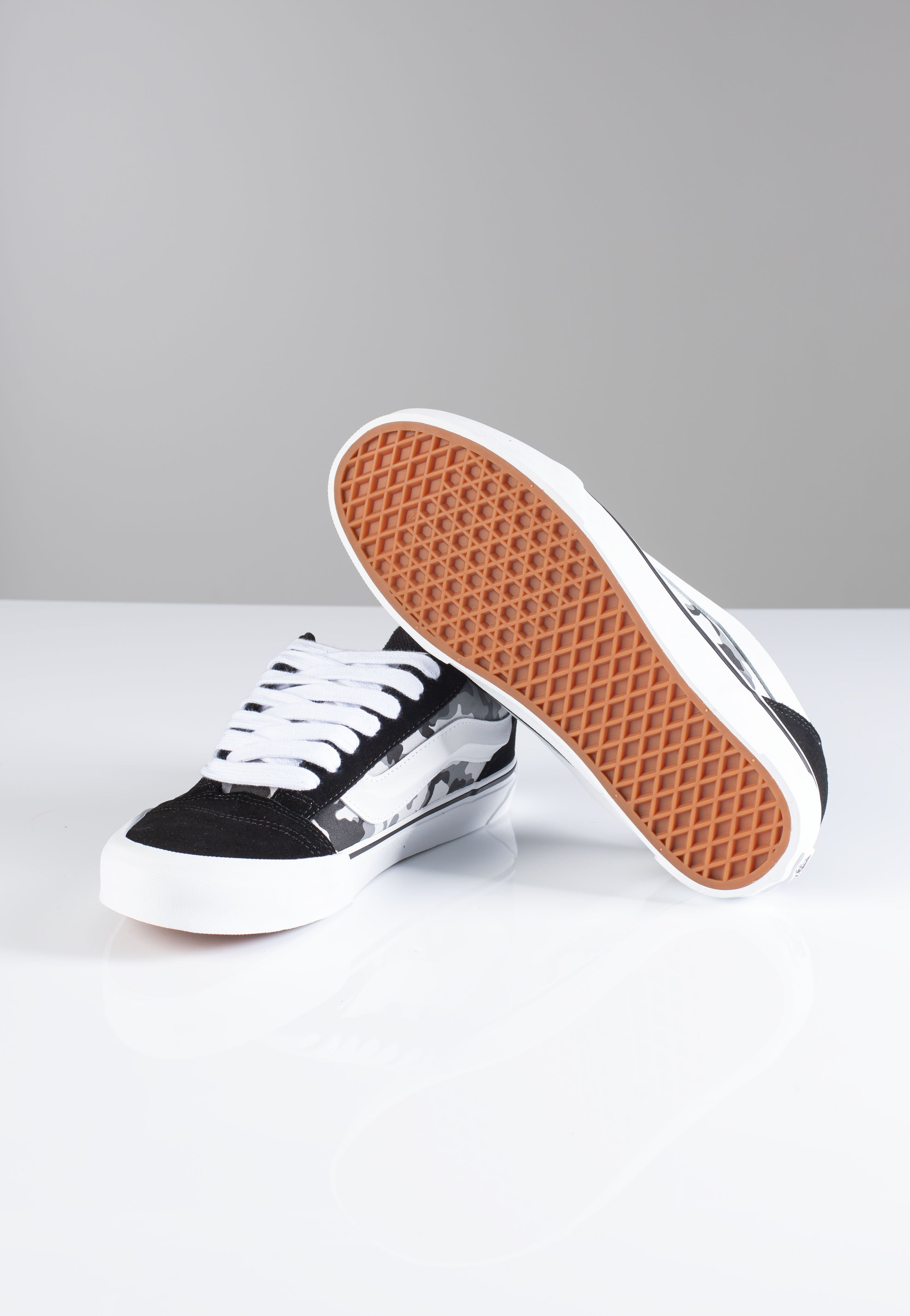 Vans - Knu Skool Camo Black/White - Shoes | Men-Image