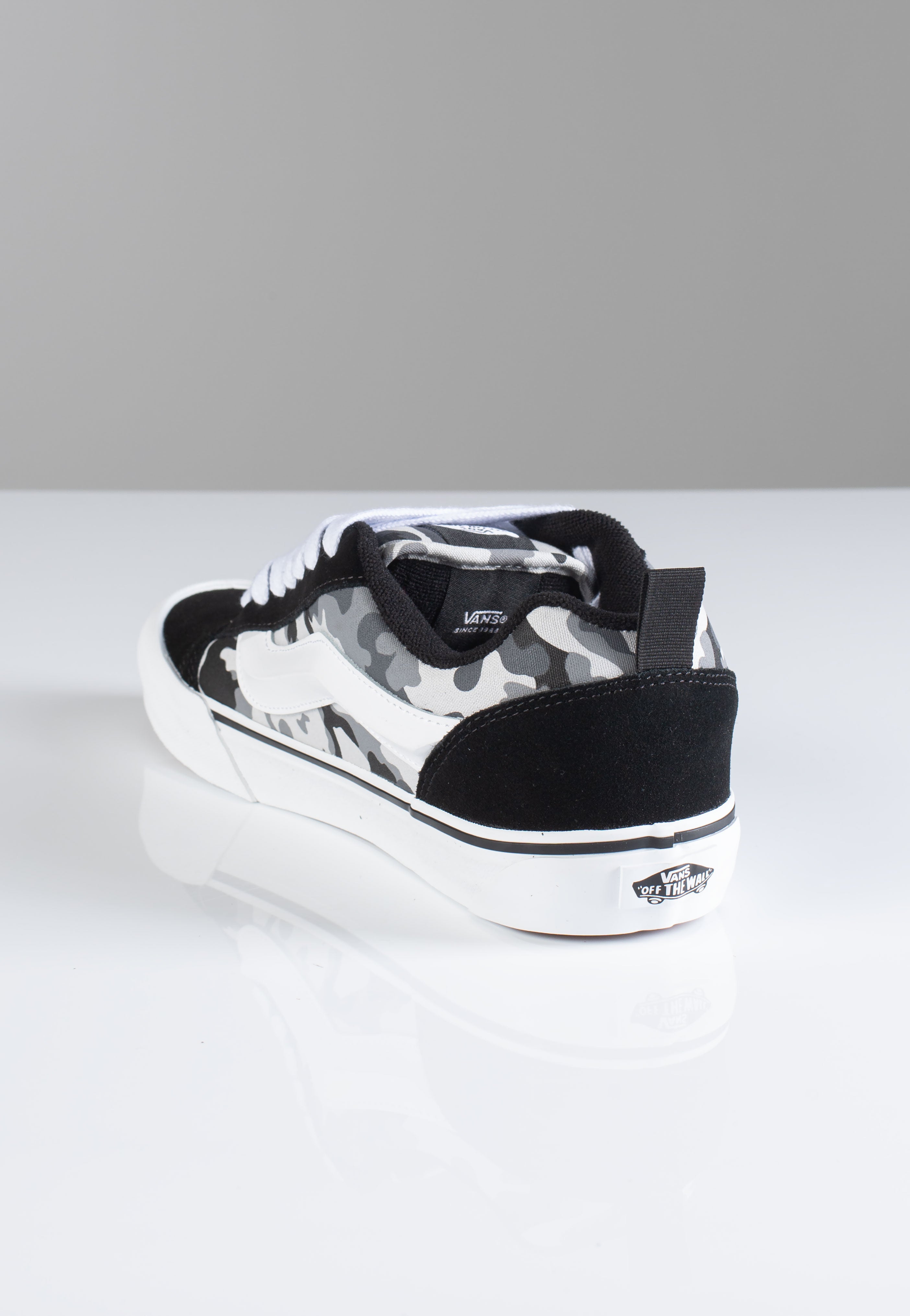 Vans - Knu Skool Camo Black/White - Shoes | Men-Image