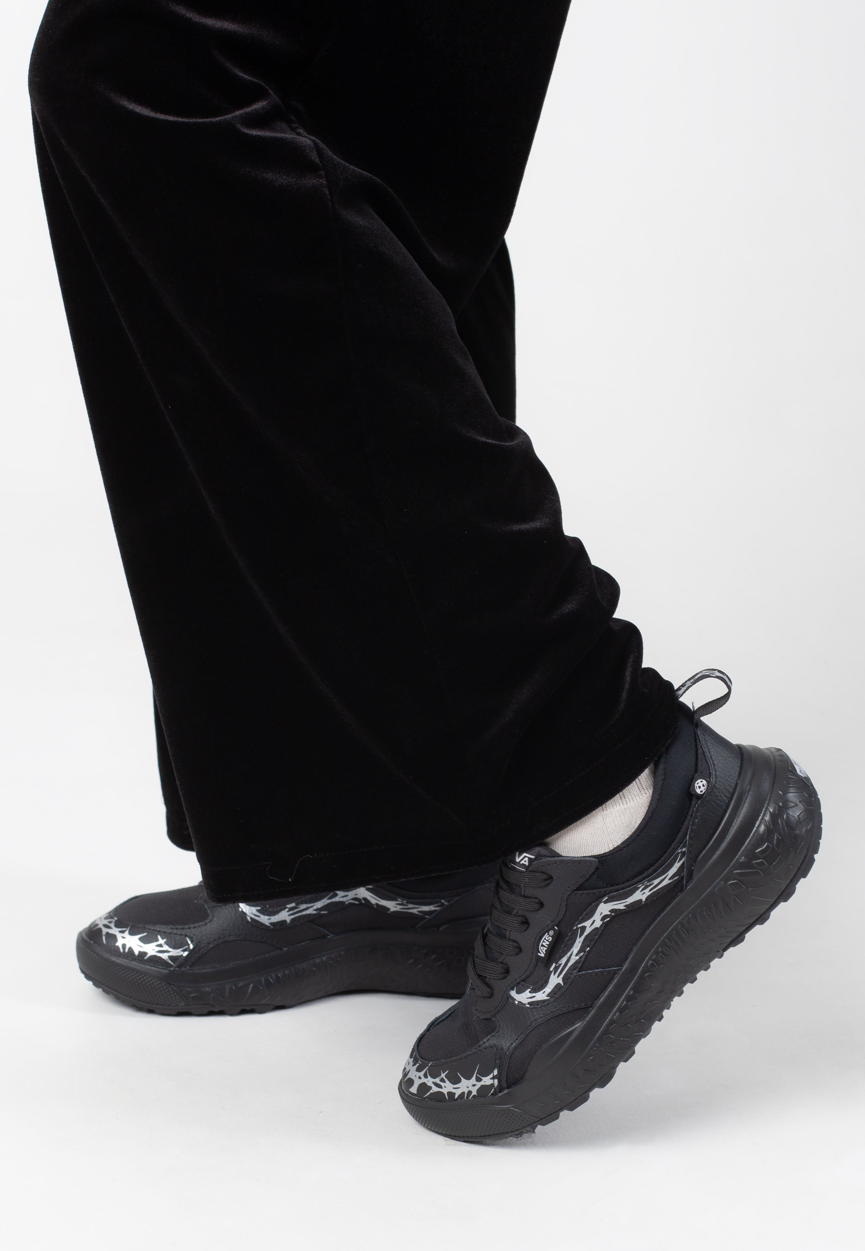 Vans - MTE Ultrarange Neo VR3 Reflective Matte Black/Silver Mirror - Shoes | Neutral-Image