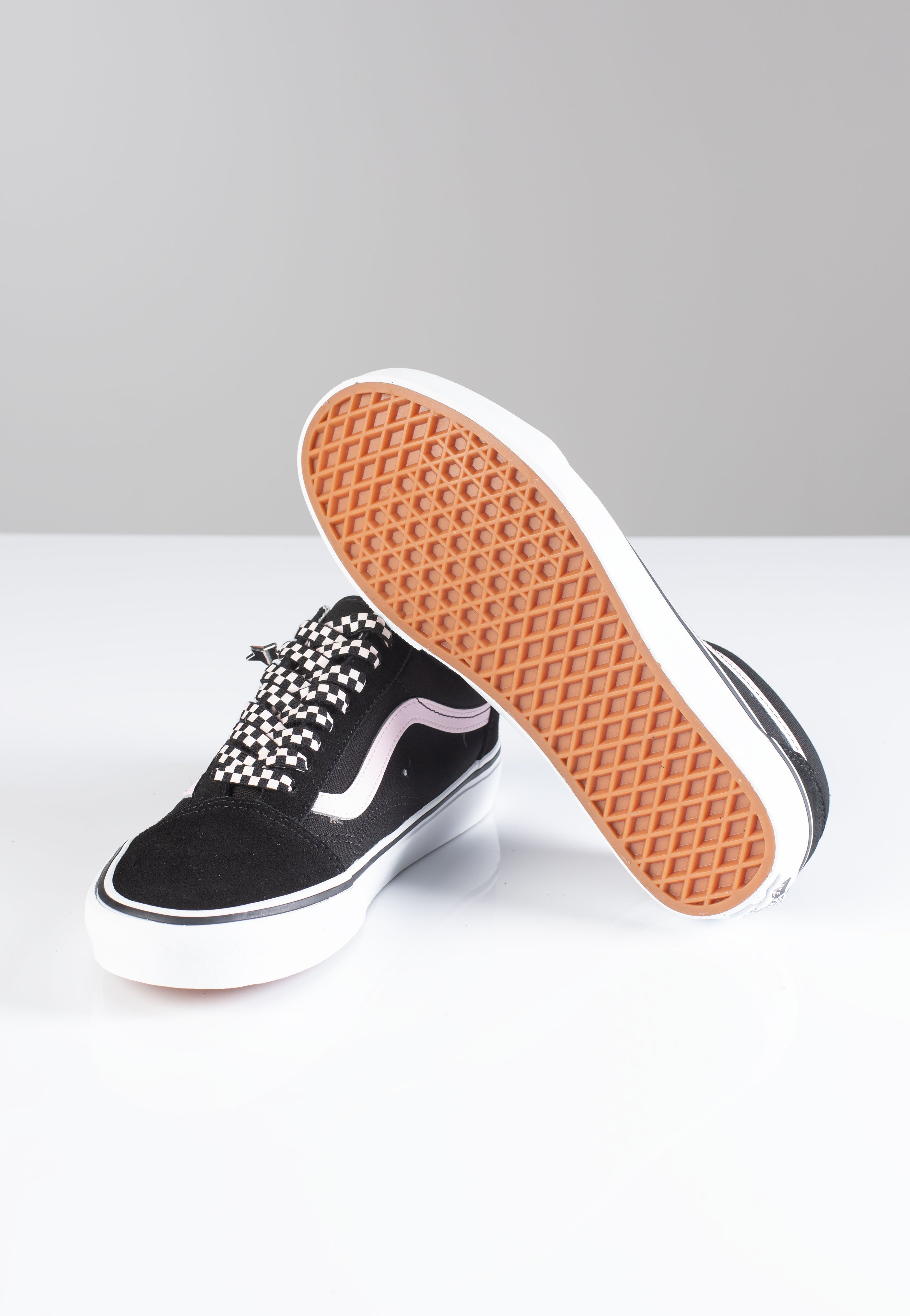 Vans - Old Skool Black/White - Girl Shoes | Women-Image