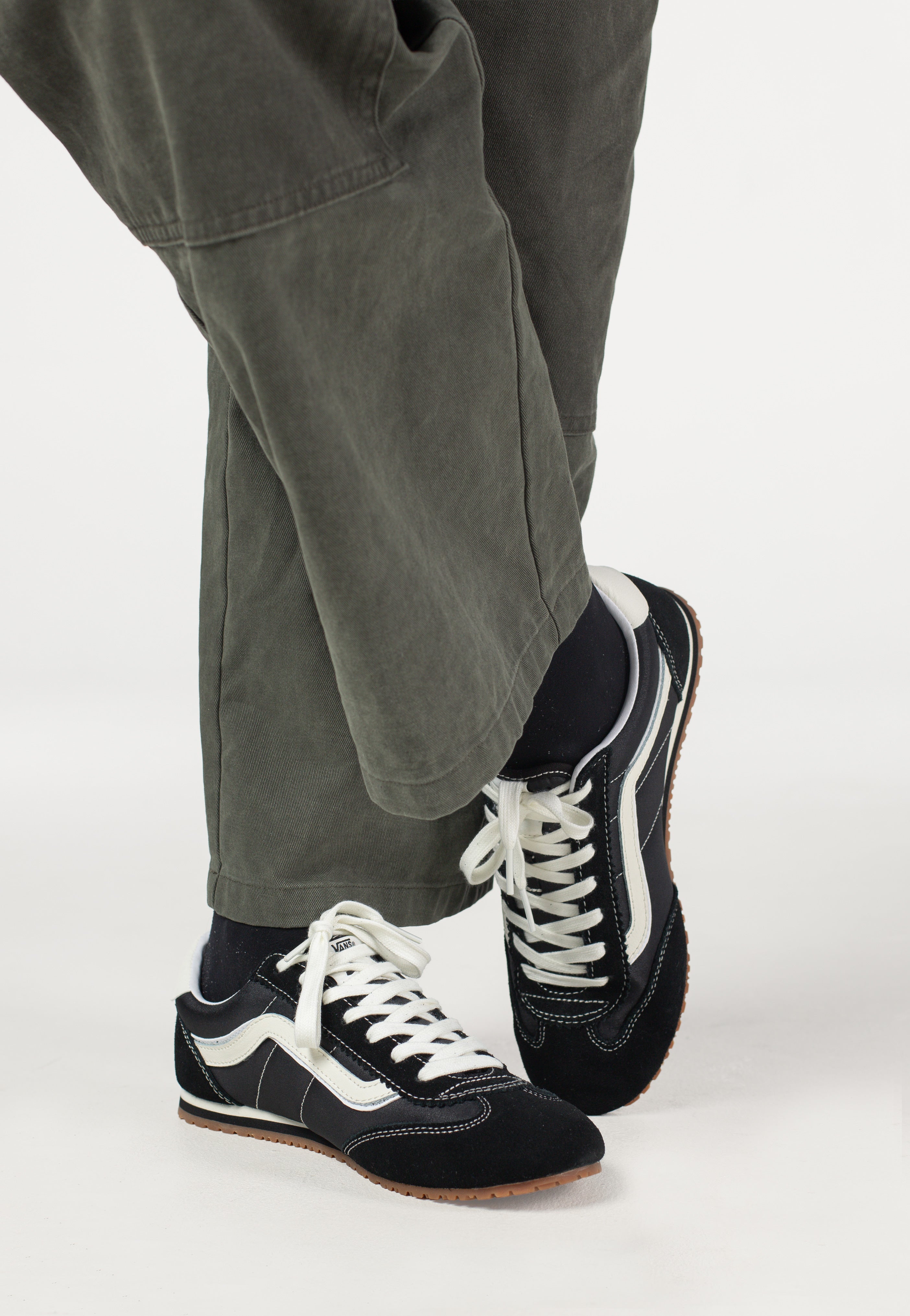 Vans - Super Lowpro Black - Girl Shoes | Women-Image