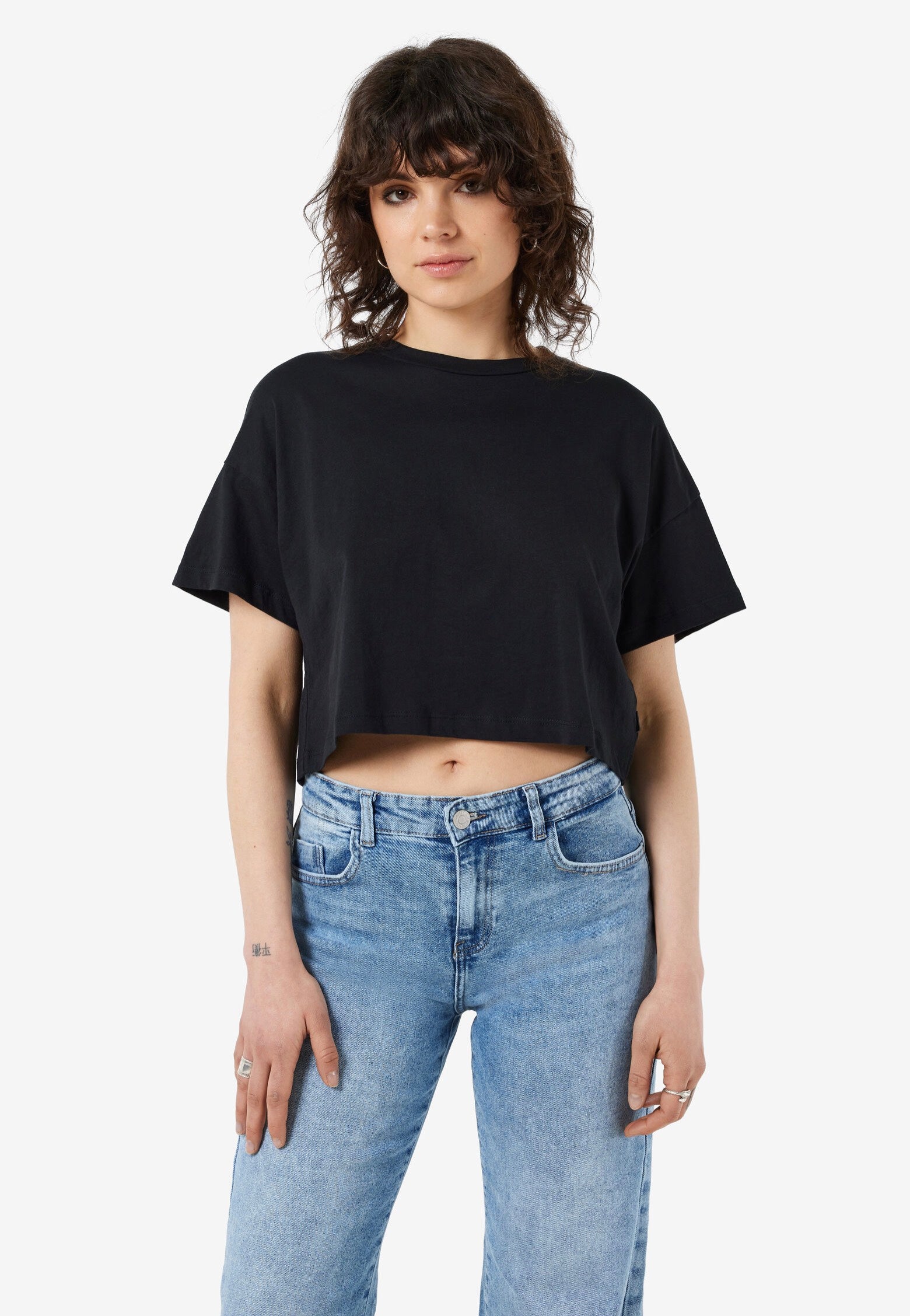 Noisy May - Alena O Neck Semi Crop Black - Top | Women-Image