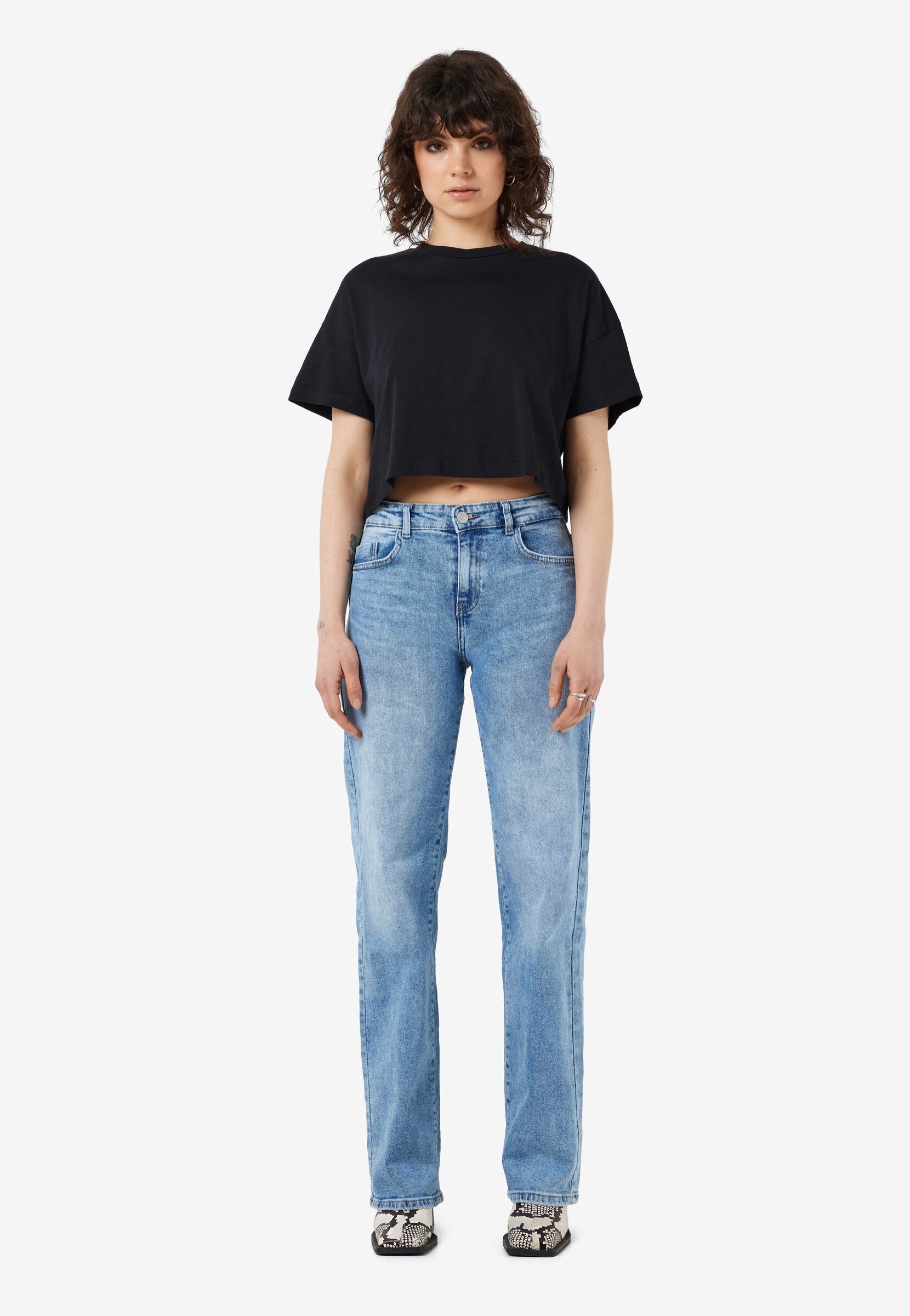 Noisy May - Alena O Neck Semi Crop Black - Top | Women-Image