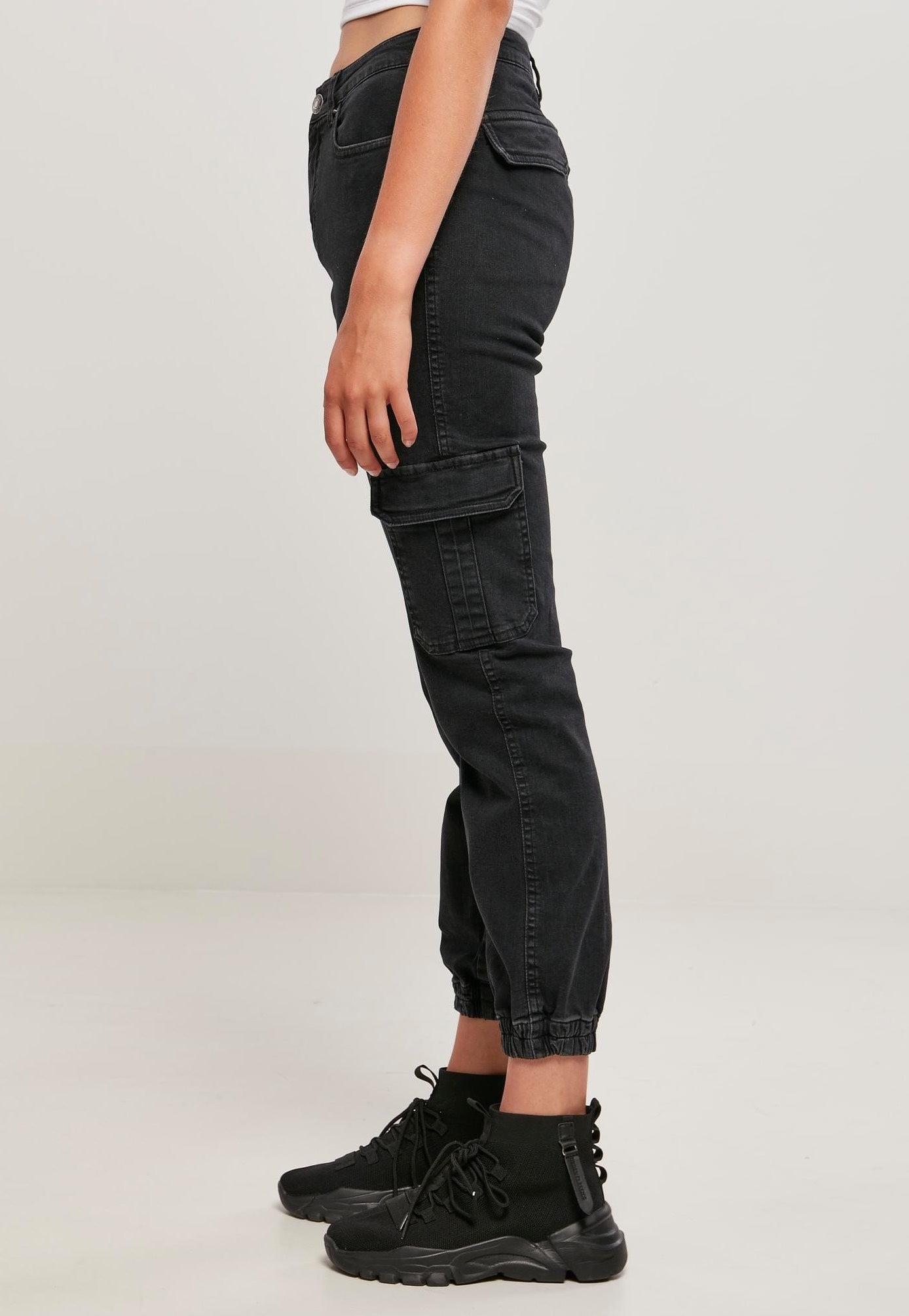 Urban Classics - Ladies Organic Stretch Denim Cargo Black Washed - Pants